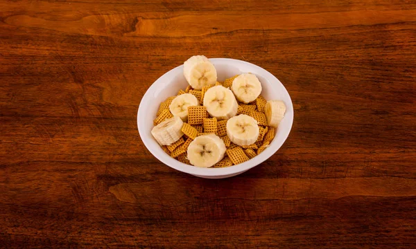 Crunchy Corn Cereal with Bananas — Stock Photo, Image