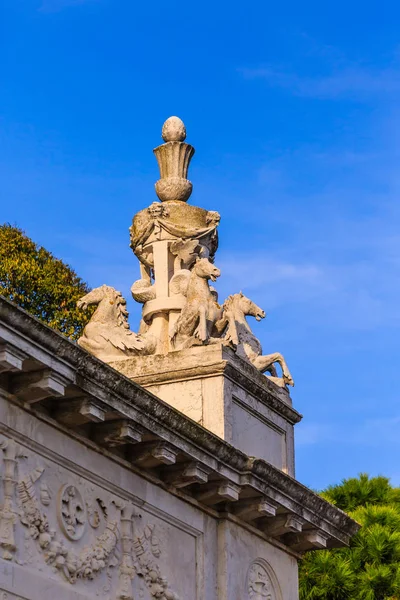 Escultura com cavalos na Igreja Velha de Veneza — Fotografia de Stock