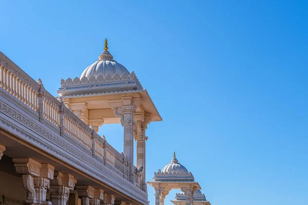 Lijn van Domes op Tempel — Stockfoto