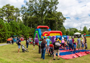 Panayırda Şişirilebilir Oyun Bahçesi