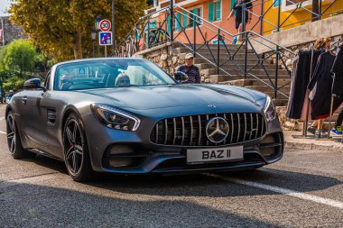 Mercedes Villefranche Yolu 'nda