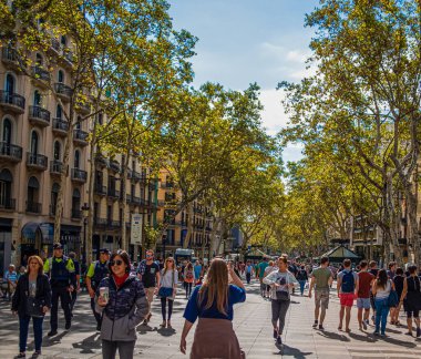 La Rambla 'da güneşli bir gün