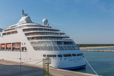 Rıhtımda Gümüş Ruh