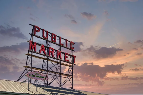 Señal de Pike Place al atardecer — Foto de Stock