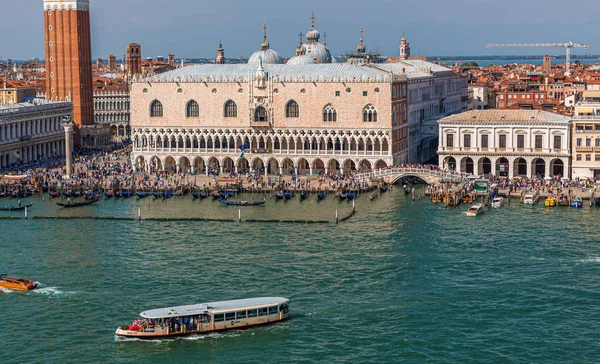 Vaporetto Past Saint Mark — Stock Photo, Image