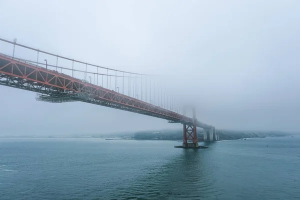 Golden Gate Disappearing into Fog — Stock Photo, Image