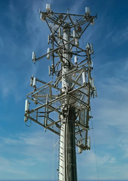 Cell Tower on NIce Sky — Stock Photo, Image