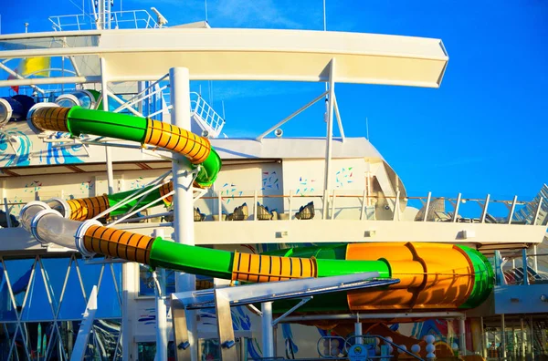 Gesloten Water glijden op een cruiseschip — Stockfoto