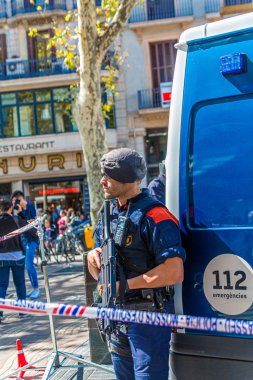 Otomatik Silahlı İspanyol Polisi