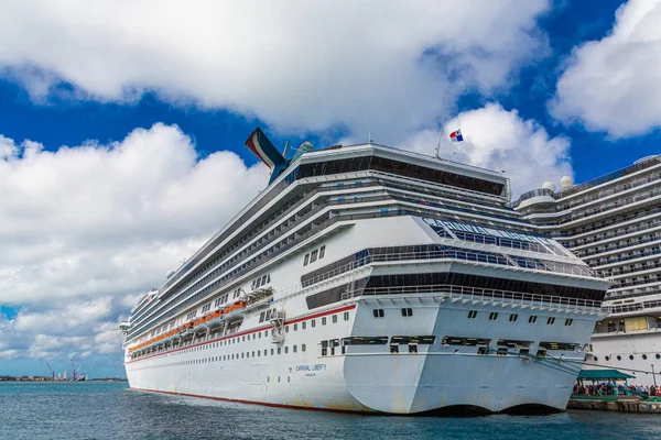 Carnival Liberty Docked i Nassau — Stockfoto