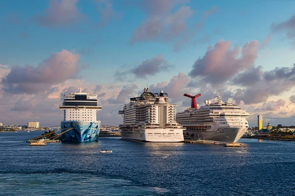 Tre Navi a Nassau — Foto Stock