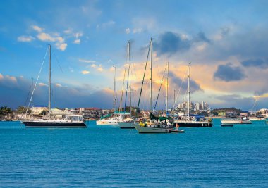 Aziz Martin Yach Havzası