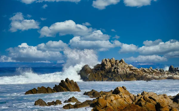 Rocas de la costa del Pacífico y Surf —  Fotos de Stock