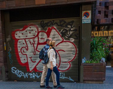 Graffiti 'yi Geçen Çift