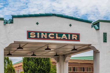 Eski Sinclair İstasyonundan Portico