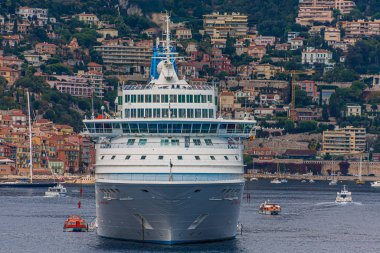 Villefranche Gemi Arkasında