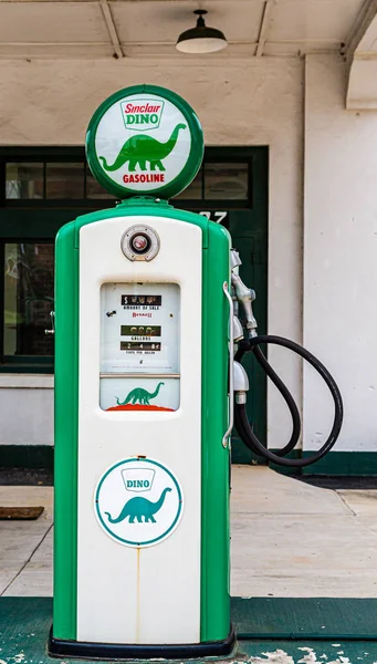 Benzinpumpe für 24 Cent pro Gallone — Stockfoto