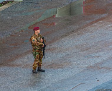Paraşüt Tugayından İtalyan Asker