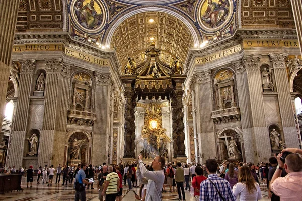 Interno della Basilica di San Pietro — Foto Stock