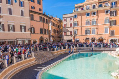 Crowds Around Trevi Fountain