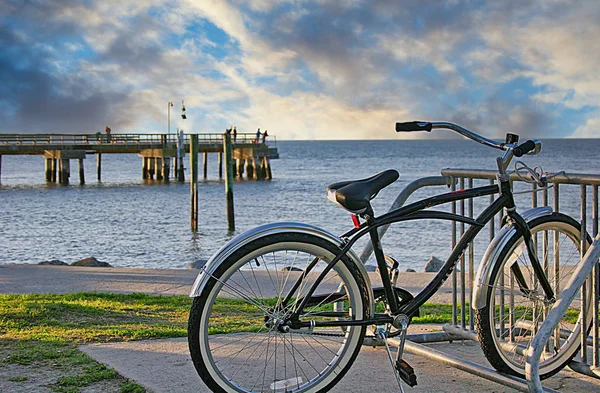 Bike at Beach at Dusk — Stock Photo, Image