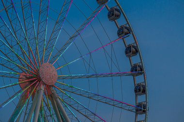 Büyük Tekerlekli Arabalar