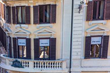 Roma 'da Prada Pencereleri