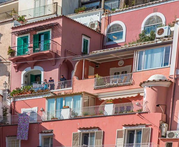 Hotel in rosa Gips in positano — Stockfoto