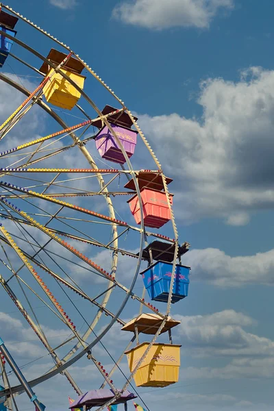 Färgglada pariserhjul på himlen — Stockfoto