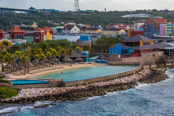 Colorido Seaside Resort em Curaçao — Fotografia de Stock