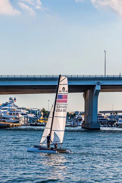 Sailobat em Miami Causeway — Fotografia de Stock