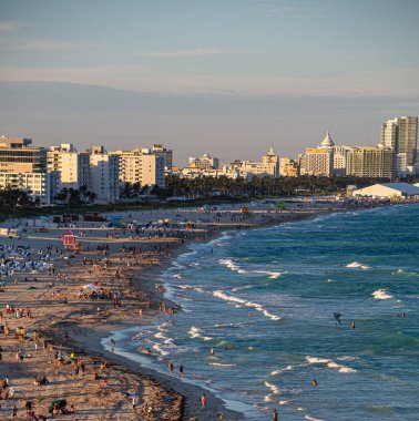 Miami Plajı 'ndaki kalabalık