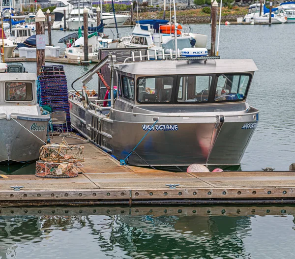 Oktanowa metalowa łódź rybacka — Zdjęcie stockowe