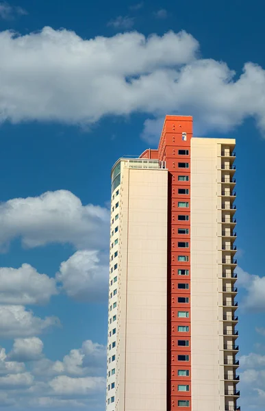 Condo Tower in Sky — Stock Photo, Image