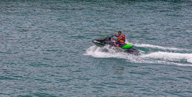 Yeşil Jet Ski 'deki Adam