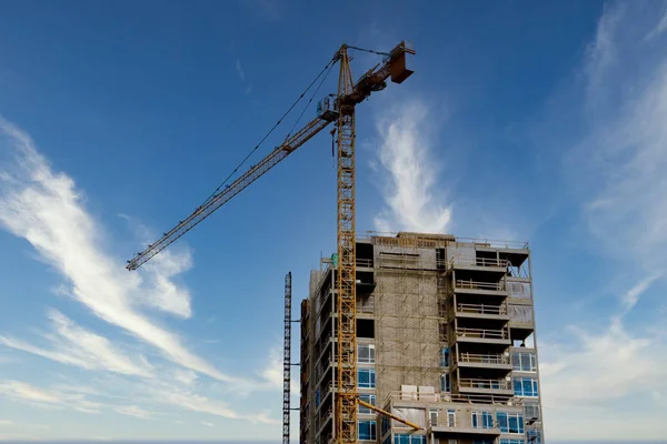 Crane on Tower Under Blue — Stock Photo, Image