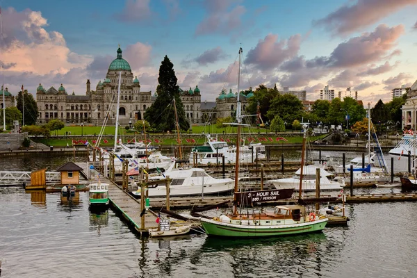 Edificio del puerto y el Parlamento en Victoria — Foto de Stock