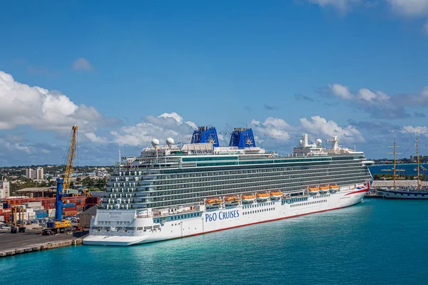 P and O Cruise Ship Britannia — Stock Photo, Image