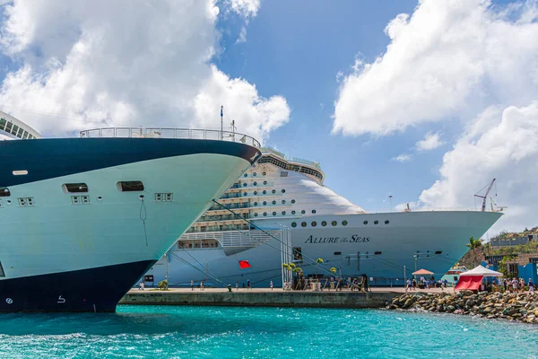 Bows of Cruise Ships in St Thomas — Stock Photo, Image