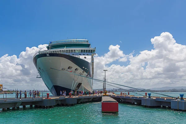 Beroemdheid cruiseschip in San Juan — Stockfoto