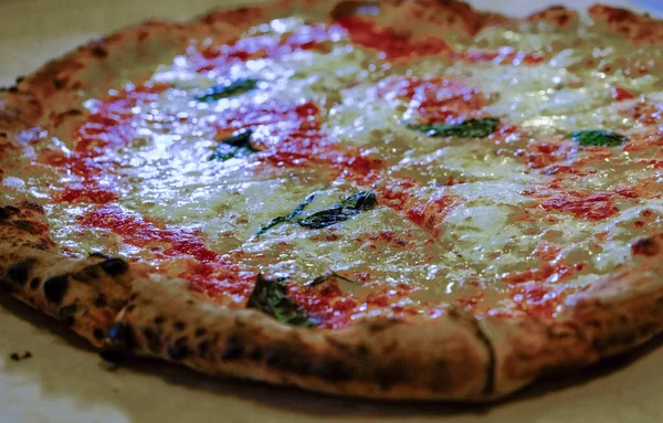 Margherita Pizza fatiada — Fotografia de Stock
