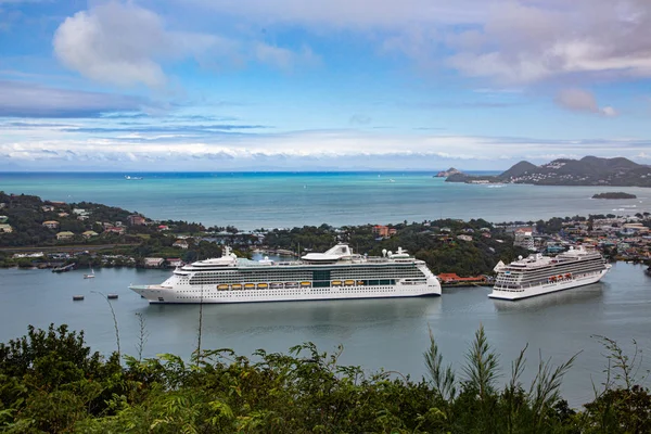Twee cruiseschepen in Saint Lucia — Stockfoto
