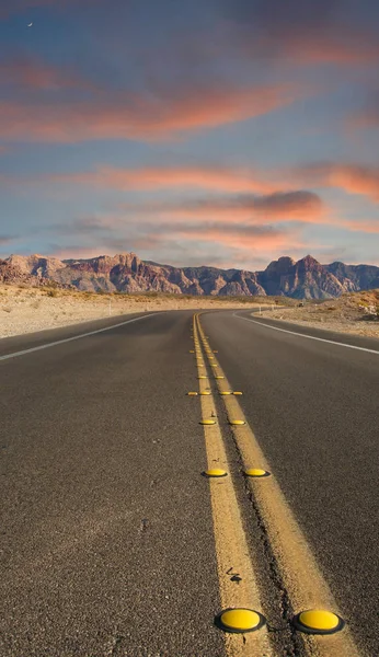 Road Into the Desert at Dusk — Stock Photo, Image