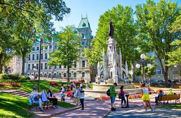 Turistas en la Plaza de Quebec — Foto de Stock