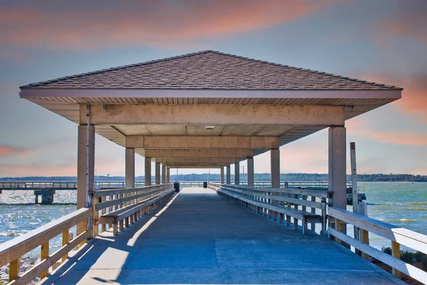 Empty Pier on at Sunset on a Winter Day — Stock Photo, Image