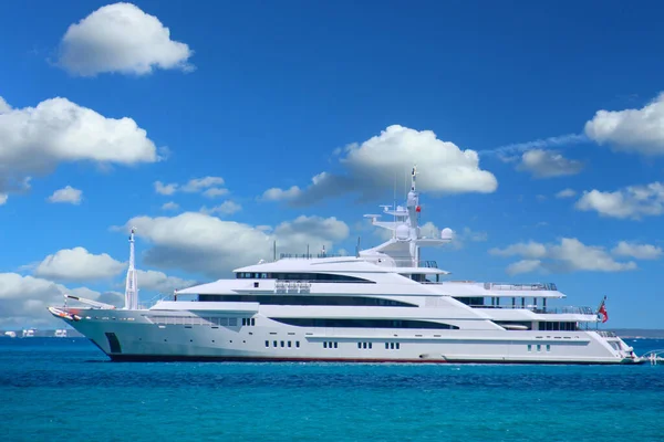 White Luxury Yacht on Blue Ocean — Stock Photo, Image