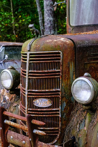 Grill of Old Mack Truck — Foto de Stock