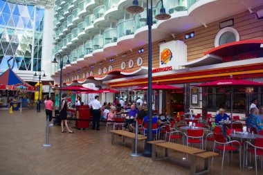 Johnny Rockets Yolcu gemisinde