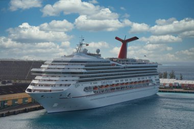 Tropikal Rıhtımdaki Karnaval Zafer Gemisi