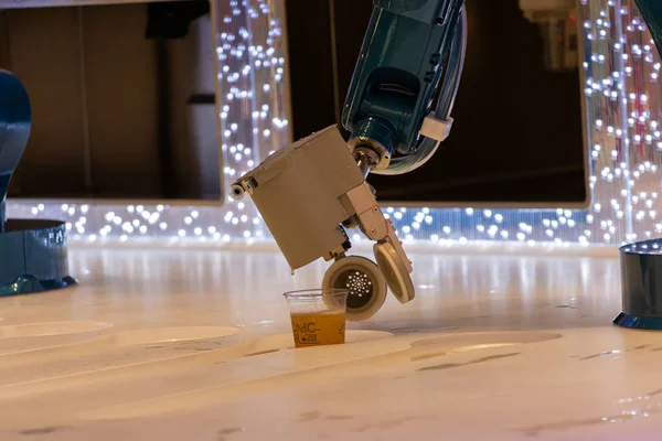 Robotic Bartender Pouring a Drink — Stock Photo, Image